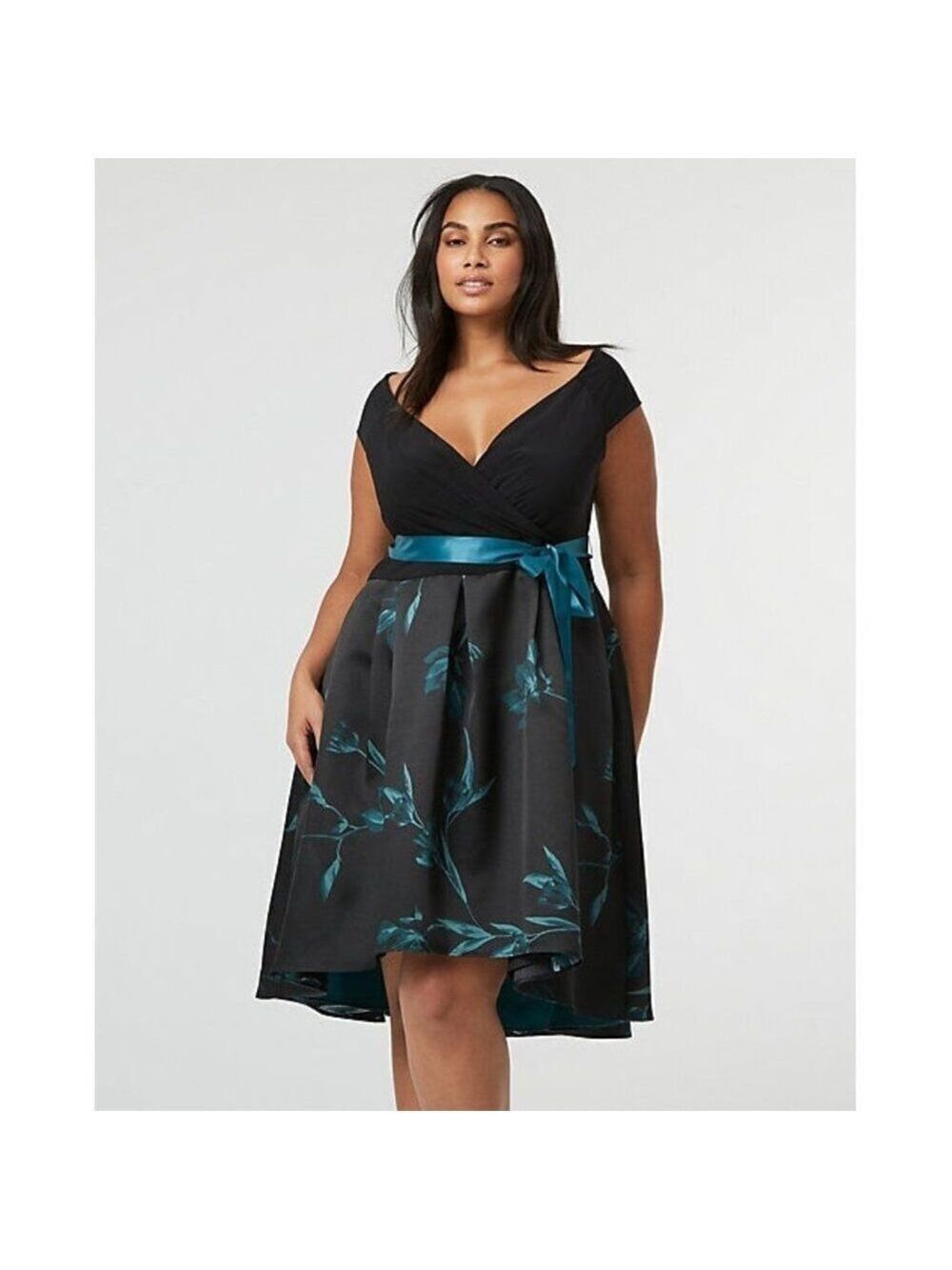 Women Le Chateau Leaf Print Wrap-Like Dress 1X